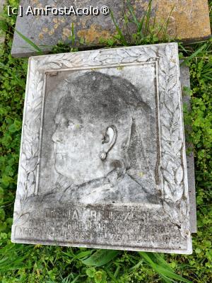 [P19] Portretul în piatră al Cleliei Bruzzesi (traducătoare și profesoară de limba italiană la Școala Centrală de Fete din București) - lucrare realizată de Fritz Storck, 1904. » foto by tata123 🔱
 - 
<span class="allrVoted glyphicon glyphicon-heart hidden" id="av1531217"></span>
<a class="m-l-10 hidden" id="sv1531217" onclick="voting_Foto_DelVot(,1531217,22321)" role="button">șterge vot <span class="glyphicon glyphicon-remove"></span></a>
<a id="v91531217" class=" c-red"  onclick="voting_Foto_SetVot(1531217)" role="button"><span class="glyphicon glyphicon-heart-empty"></span> <b>LIKE</b> = Votează poza</a> <img class="hidden"  id="f1531217W9" src="/imagini/loader.gif" border="0" /><span class="AjErrMes hidden" id="e1531217ErM"></span>