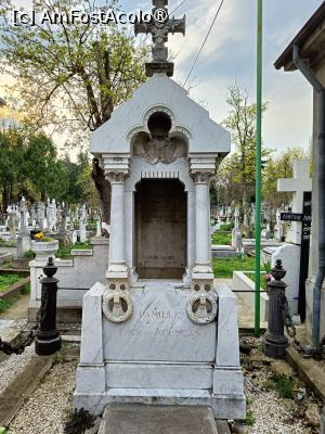 [P20] Monumentul de marmură cu baldachin și însemne heraldice a familie Tack de Ruescas. » foto by tata123 🔱
 - 
<span class="allrVoted glyphicon glyphicon-heart hidden" id="av1531218"></span>
<a class="m-l-10 hidden" id="sv1531218" onclick="voting_Foto_DelVot(,1531218,22321)" role="button">șterge vot <span class="glyphicon glyphicon-remove"></span></a>
<a id="v91531218" class=" c-red"  onclick="voting_Foto_SetVot(1531218)" role="button"><span class="glyphicon glyphicon-heart-empty"></span> <b>LIKE</b> = Votează poza</a> <img class="hidden"  id="f1531218W9" src="/imagini/loader.gif" border="0" /><span class="AjErrMes hidden" id="e1531218ErM"></span>
