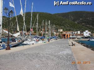 [P22] Vasiliki - În port.  » foto by iulianic
 - 
<span class="allrVoted glyphicon glyphicon-heart hidden" id="av496642"></span>
<a class="m-l-10 hidden" id="sv496642" onclick="voting_Foto_DelVot(,496642,22487)" role="button">șterge vot <span class="glyphicon glyphicon-remove"></span></a>
<a id="v9496642" class=" c-red"  onclick="voting_Foto_SetVot(496642)" role="button"><span class="glyphicon glyphicon-heart-empty"></span> <b>LIKE</b> = Votează poza</a> <img class="hidden"  id="f496642W9" src="/imagini/loader.gif" border="0" /><span class="AjErrMes hidden" id="e496642ErM"></span>