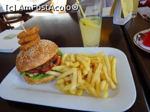 [P12] Clasic burger (doar vită) și limonada de pere.  » foto by tata123 🔱
 - 
<span class="allrVoted glyphicon glyphicon-heart hidden" id="av1142920"></span>
<a class="m-l-10 hidden" id="sv1142920" onclick="voting_Foto_DelVot(,1142920,22572)" role="button">șterge vot <span class="glyphicon glyphicon-remove"></span></a>
<a id="v91142920" class=" c-red"  onclick="voting_Foto_SetVot(1142920)" role="button"><span class="glyphicon glyphicon-heart-empty"></span> <b>LIKE</b> = Votează poza</a> <img class="hidden"  id="f1142920W9" src="/imagini/loader.gif" border="0" /><span class="AjErrMes hidden" id="e1142920ErM"></span>