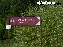 [P02] Piatra Craivii - la intrare în satul Craiva, avem acest indicator. Nu vă lăsaţi totuşi înşelaţi. Cei 9 km., îi veţi resimţii ca pe 200 în condiţii de şosea! » foto by creivean
 - 
<span class="allrVoted glyphicon glyphicon-heart hidden" id="av266467"></span>
<a class="m-l-10 hidden" id="sv266467" onclick="voting_Foto_DelVot(,266467,22584)" role="button">șterge vot <span class="glyphicon glyphicon-remove"></span></a>
<a id="v9266467" class=" c-red"  onclick="voting_Foto_SetVot(266467)" role="button"><span class="glyphicon glyphicon-heart-empty"></span> <b>LIKE</b> = Votează poza</a> <img class="hidden"  id="f266467W9" src="/imagini/loader.gif" border="0" /><span class="AjErrMes hidden" id="e266467ErM"></span>