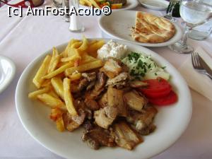 [P04] Gyros de porc la Il Camino » foto by Bianca.M.B
 - 
<span class="allrVoted glyphicon glyphicon-heart hidden" id="av895877"></span>
<a class="m-l-10 hidden" id="sv895877" onclick="voting_Foto_DelVot(,895877,22619)" role="button">șterge vot <span class="glyphicon glyphicon-remove"></span></a>
<a id="v9895877" class=" c-red"  onclick="voting_Foto_SetVot(895877)" role="button"><span class="glyphicon glyphicon-heart-empty"></span> <b>LIKE</b> = Votează poza</a> <img class="hidden"  id="f895877W9" src="/imagini/loader.gif" border="0" /><span class="AjErrMes hidden" id="e895877ErM"></span>