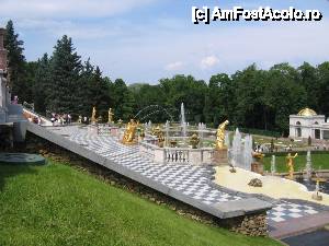 [P36] 'Țarskoe Selo si Peterhof' / Curtea superioara » foto by Michi
 - 
<span class="allrVoted glyphicon glyphicon-heart hidden" id="av407973"></span>
<a class="m-l-10 hidden" id="sv407973" onclick="voting_Foto_DelVot(,407973,22636)" role="button">șterge vot <span class="glyphicon glyphicon-remove"></span></a>
<a id="v9407973" class=" c-red"  onclick="voting_Foto_SetVot(407973)" role="button"><span class="glyphicon glyphicon-heart-empty"></span> <b>LIKE</b> = Votează poza</a> <img class="hidden"  id="f407973W9" src="/imagini/loader.gif" border="0" /><span class="AjErrMes hidden" id="e407973ErM"></span>