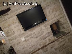 [P05] Tv și un obiect neidentificat în nișa de dedesubt » foto by crismis
 - 
<span class="allrVoted glyphicon glyphicon-heart hidden" id="av899764"></span>
<a class="m-l-10 hidden" id="sv899764" onclick="voting_Foto_DelVot(,899764,22708)" role="button">șterge vot <span class="glyphicon glyphicon-remove"></span></a>
<a id="v9899764" class=" c-red"  onclick="voting_Foto_SetVot(899764)" role="button"><span class="glyphicon glyphicon-heart-empty"></span> <b>LIKE</b> = Votează poza</a> <img class="hidden"  id="f899764W9" src="/imagini/loader.gif" border="0" /><span class="AjErrMes hidden" id="e899764ErM"></span>