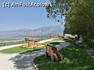 [P15] Terasa-parc din incinta castelului » foto by crismis
 - 
<span class="allrVoted glyphicon glyphicon-heart hidden" id="av901245"></span>
<a class="m-l-10 hidden" id="sv901245" onclick="voting_Foto_DelVot(,901245,22746)" role="button">șterge vot <span class="glyphicon glyphicon-remove"></span></a>
<a id="v9901245" class=" c-red"  onclick="voting_Foto_SetVot(901245)" role="button"><span class="glyphicon glyphicon-heart-empty"></span> <b>LIKE</b> = Votează poza</a> <img class="hidden"  id="f901245W9" src="/imagini/loader.gif" border="0" /><span class="AjErrMes hidden" id="e901245ErM"></span>