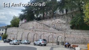 [P03] Cuvintele care caracterizeaza acest oras sunt „abrupt” si „piatra”, avand strazi aproape verticale pavate cu calcar si un castel construit din roci disponibile in zona, Gjirokastra fiind unul dintre cele 2 orase muzeu din Albania (celalalt fiind Berat). » foto by geani anto
 - 
<span class="allrVoted glyphicon glyphicon-heart hidden" id="av1533149"></span>
<a class="m-l-10 hidden" id="sv1533149" onclick="voting_Foto_DelVot(,1533149,22746)" role="button">șterge vot <span class="glyphicon glyphicon-remove"></span></a>
<a id="v91533149" class=" c-red"  onclick="voting_Foto_SetVot(1533149)" role="button"><span class="glyphicon glyphicon-heart-empty"></span> <b>LIKE</b> = Votează poza</a> <img class="hidden"  id="f1533149W9" src="/imagini/loader.gif" border="0" /><span class="AjErrMes hidden" id="e1533149ErM"></span>