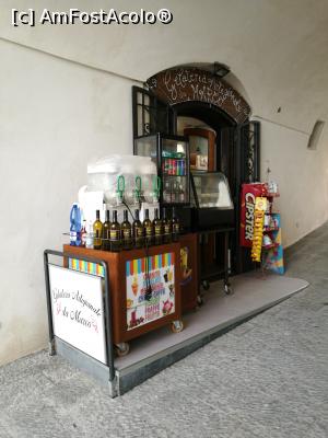 [P91] Gelateria lui Marco, sub una din arcadele podului din Atrani » foto by crismis
 - 
<span class="allrVoted glyphicon glyphicon-heart hidden" id="av962206"></span>
<a class="m-l-10 hidden" id="sv962206" onclick="voting_Foto_DelVot(,962206,22822)" role="button">șterge vot <span class="glyphicon glyphicon-remove"></span></a>
<a id="v9962206" class=" c-red"  onclick="voting_Foto_SetVot(962206)" role="button"><span class="glyphicon glyphicon-heart-empty"></span> <b>LIKE</b> = Votează poza</a> <img class="hidden"  id="f962206W9" src="/imagini/loader.gif" border="0" /><span class="AjErrMes hidden" id="e962206ErM"></span>