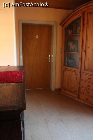 [P05] Lindau, Hotelul Gruner Baum, Pe hol, la intrarea în camera 1 de la primul etaj, același mobilier din lemn natur » foto by mprofeanu
 - 
<span class="allrVoted glyphicon glyphicon-heart hidden" id="av911487"></span>
<a class="m-l-10 hidden" id="sv911487" onclick="voting_Foto_DelVot(,911487,22856)" role="button">șterge vot <span class="glyphicon glyphicon-remove"></span></a>
<a id="v9911487" class=" c-red"  onclick="voting_Foto_SetVot(911487)" role="button"><span class="glyphicon glyphicon-heart-empty"></span> <b>LIKE</b> = Votează poza</a> <img class="hidden"  id="f911487W9" src="/imagini/loader.gif" border="0" /><span class="AjErrMes hidden" id="e911487ErM"></span>