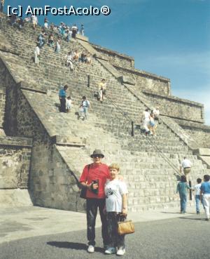 [P36] Mama Michi la Teotihuacan 2011 » foto by Michi
 - 
<span class="allrVoted glyphicon glyphicon-heart hidden" id="av911968"></span>
<a class="m-l-10 hidden" id="sv911968" onclick="voting_Foto_DelVot(,911968,22864)" role="button">șterge vot <span class="glyphicon glyphicon-remove"></span></a>
<a id="v9911968" class=" c-red"  onclick="voting_Foto_SetVot(911968)" role="button"><span class="glyphicon glyphicon-heart-empty"></span> <b>LIKE</b> = Votează poza</a> <img class="hidden"  id="f911968W9" src="/imagini/loader.gif" border="0" /><span class="AjErrMes hidden" id="e911968ErM"></span>