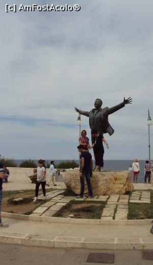 [P34] Statuia lui Domenico Modugno. Volare...! » foto by Carmen Ion
 - 
<span class="allrVoted glyphicon glyphicon-heart hidden" id="av754760"></span>
<a class="m-l-10 hidden" id="sv754760" onclick="voting_Foto_DelVot(,754760,22941)" role="button">șterge vot <span class="glyphicon glyphicon-remove"></span></a>
<a id="v9754760" class=" c-red"  onclick="voting_Foto_SetVot(754760)" role="button"><span class="glyphicon glyphicon-heart-empty"></span> <b>LIKE</b> = Votează poza</a> <img class="hidden"  id="f754760W9" src="/imagini/loader.gif" border="0" /><span class="AjErrMes hidden" id="e754760ErM"></span>