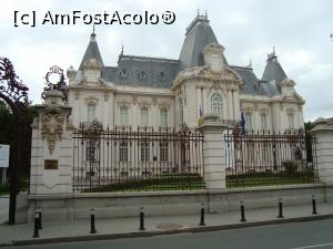 [P02] Palatul Jean Mihail a fost ridicat intre 1900-1907 pentru unul din cei mai bogati boieri ai Romaniei, Constantin Mihail, de origine macedoniana.  » foto by mireille
 - 
<span class="allrVoted glyphicon glyphicon-heart hidden" id="av918782"></span>
<a class="m-l-10 hidden" id="sv918782" onclick="voting_Foto_DelVot(,918782,22988)" role="button">șterge vot <span class="glyphicon glyphicon-remove"></span></a>
<a id="v9918782" class=" c-red"  onclick="voting_Foto_SetVot(918782)" role="button"><span class="glyphicon glyphicon-heart-empty"></span> <b>LIKE</b> = Votează poza</a> <img class="hidden"  id="f918782W9" src="/imagini/loader.gif" border="0" /><span class="AjErrMes hidden" id="e918782ErM"></span>