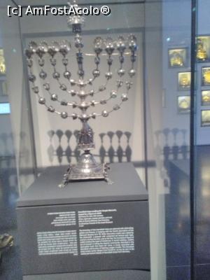 [P18] Israel Museum - menora (sfeșnice) de Hanuka.  » foto by Carmen Ion
 - 
<span class="allrVoted glyphicon glyphicon-heart hidden" id="av921523"></span>
<a class="m-l-10 hidden" id="sv921523" onclick="voting_Foto_DelVot(,921523,23036)" role="button">șterge vot <span class="glyphicon glyphicon-remove"></span></a>
<a id="v9921523" class=" c-red"  onclick="voting_Foto_SetVot(921523)" role="button"><span class="glyphicon glyphicon-heart-empty"></span> <b>LIKE</b> = Votează poza</a> <img class="hidden"  id="f921523W9" src="/imagini/loader.gif" border="0" /><span class="AjErrMes hidden" id="e921523ErM"></span>