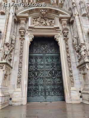 [P27] Domul din Milano; ușa principală » foto by crismis
 - 
<span class="allrVoted glyphicon glyphicon-heart hidden" id="av1485175"></span>
<a class="m-l-10 hidden" id="sv1485175" onclick="voting_Foto_DelVot(,1485175,23051)" role="button">șterge vot <span class="glyphicon glyphicon-remove"></span></a>
<a id="v91485175" class=" c-red"  onclick="voting_Foto_SetVot(1485175)" role="button"><span class="glyphicon glyphicon-heart-empty"></span> <b>LIKE</b> = Votează poza</a> <img class="hidden"  id="f1485175W9" src="/imagini/loader.gif" border="0" /><span class="AjErrMes hidden" id="e1485175ErM"></span>