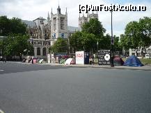 [P01] Londra, St. Margaret şi ceva protestatari din faţa parlamentului. » foto by Dragoș_MD
 - 
<span class="allrVoted glyphicon glyphicon-heart hidden" id="av223859"></span>
<a class="m-l-10 hidden" id="sv223859" onclick="voting_Foto_DelVot(,223859,23141)" role="button">șterge vot <span class="glyphicon glyphicon-remove"></span></a>
<a id="v9223859" class=" c-red"  onclick="voting_Foto_SetVot(223859)" role="button"><span class="glyphicon glyphicon-heart-empty"></span> <b>LIKE</b> = Votează poza</a> <img class="hidden"  id="f223859W9" src="/imagini/loader.gif" border="0" /><span class="AjErrMes hidden" id="e223859ErM"></span>