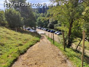 [P03] Parcarea de jos de la Predjama » foto by crismis
 - 
<span class="allrVoted glyphicon glyphicon-heart hidden" id="av1529258"></span>
<a class="m-l-10 hidden" id="sv1529258" onclick="voting_Foto_DelVot(,1529258,23209)" role="button">șterge vot <span class="glyphicon glyphicon-remove"></span></a>
<a id="v91529258" class=" c-red"  onclick="voting_Foto_SetVot(1529258)" role="button"><span class="glyphicon glyphicon-heart-empty"></span> <b>LIKE</b> = Votează poza</a> <img class="hidden"  id="f1529258W9" src="/imagini/loader.gif" border="0" /><span class="AjErrMes hidden" id="e1529258ErM"></span>