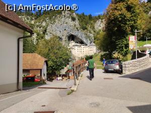 [P05] Castelul Predjama se zărește din zona casei de bilete » foto by crismis
 - 
<span class="allrVoted glyphicon glyphicon-heart hidden" id="av1529260"></span>
<a class="m-l-10 hidden" id="sv1529260" onclick="voting_Foto_DelVot(,1529260,23209)" role="button">șterge vot <span class="glyphicon glyphicon-remove"></span></a>
<a id="v91529260" class=" c-red"  onclick="voting_Foto_SetVot(1529260)" role="button"><span class="glyphicon glyphicon-heart-empty"></span> <b>LIKE</b> = Votează poza</a> <img class="hidden"  id="f1529260W9" src="/imagini/loader.gif" border="0" /><span class="AjErrMes hidden" id="e1529260ErM"></span>