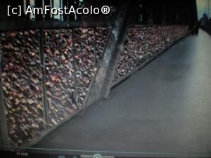 [P03] Pe podul hohenzollerbruke, zeci de mii de lacăte » foto by Mihai18*
 - 
<span class="allrVoted glyphicon glyphicon-heart hidden" id="av852898"></span>
<a class="m-l-10 hidden" id="sv852898" onclick="voting_Foto_DelVot(,852898,23236)" role="button">șterge vot <span class="glyphicon glyphicon-remove"></span></a>
<a id="v9852898" class=" c-red"  onclick="voting_Foto_SetVot(852898)" role="button"><span class="glyphicon glyphicon-heart-empty"></span> <b>LIKE</b> = Votează poza</a> <img class="hidden"  id="f852898W9" src="/imagini/loader.gif" border="0" /><span class="AjErrMes hidden" id="e852898ErM"></span>