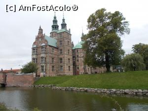 [P01] Rosenborg Slot, Copenhaga.  » foto by mihaelavoicu
 - 
<span class="allrVoted glyphicon glyphicon-heart hidden" id="av1149854"></span>
<a class="m-l-10 hidden" id="sv1149854" onclick="voting_Foto_DelVot(,1149854,23248)" role="button">șterge vot <span class="glyphicon glyphicon-remove"></span></a>
<a id="v91149854" class=" c-red"  onclick="voting_Foto_SetVot(1149854)" role="button"><span class="glyphicon glyphicon-heart-empty"></span> <b>LIKE</b> = Votează poza</a> <img class="hidden"  id="f1149854W9" src="/imagini/loader.gif" border="0" /><span class="AjErrMes hidden" id="e1149854ErM"></span>