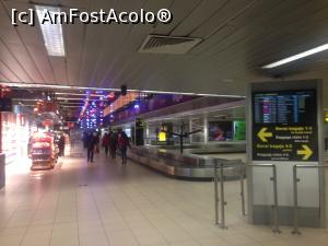 [P51] Aeroportul din Bucuresti -recuperarea bagajului si intalnirea cu flacaii mei » foto by mishu
 - 
<span class="allrVoted glyphicon glyphicon-heart hidden" id="av933451"></span>
<a class="m-l-10 hidden" id="sv933451" onclick="voting_Foto_DelVot(,933451,23259)" role="button">șterge vot <span class="glyphicon glyphicon-remove"></span></a>
<a id="v9933451" class=" c-red"  onclick="voting_Foto_SetVot(933451)" role="button"><span class="glyphicon glyphicon-heart-empty"></span> <b>LIKE</b> = Votează poza</a> <img class="hidden"  id="f933451W9" src="/imagini/loader.gif" border="0" /><span class="AjErrMes hidden" id="e933451ErM"></span>