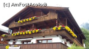 [P17] Altă casă cu flori din satul alpin Alpbach, Tirol, Austria.  » foto by traian.leuca †
 - 
<span class="allrVoted glyphicon glyphicon-heart hidden" id="av935771"></span>
<a class="m-l-10 hidden" id="sv935771" onclick="voting_Foto_DelVot(,935771,23296)" role="button">șterge vot <span class="glyphicon glyphicon-remove"></span></a>
<a id="v9935771" class=" c-red"  onclick="voting_Foto_SetVot(935771)" role="button"><span class="glyphicon glyphicon-heart-empty"></span> <b>LIKE</b> = Votează poza</a> <img class="hidden"  id="f935771W9" src="/imagini/loader.gif" border="0" /><span class="AjErrMes hidden" id="e935771ErM"></span>