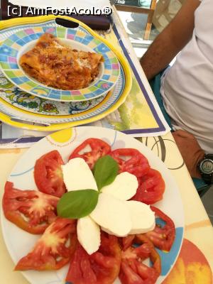 [P05] Salata caprese și lasagna » foto by crismis
 - 
<span class="allrVoted glyphicon glyphicon-heart hidden" id="av939215"></span>
<a class="m-l-10 hidden" id="sv939215" onclick="voting_Foto_DelVot(,939215,23336)" role="button">șterge vot <span class="glyphicon glyphicon-remove"></span></a>
<a id="v9939215" class=" c-red"  onclick="voting_Foto_SetVot(939215)" role="button"><span class="glyphicon glyphicon-heart-empty"></span> <b>LIKE</b> = Votează poza</a> <img class="hidden"  id="f939215W9" src="/imagini/loader.gif" border="0" /><span class="AjErrMes hidden" id="e939215ErM"></span>