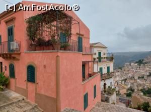 [P35] Casa Rosa, un contrast perfect pentru Ragusa Ibla. » foto by maryka
 - 
<span class="allrVoted glyphicon glyphicon-heart hidden" id="av1337176"></span>
<a class="m-l-10 hidden" id="sv1337176" onclick="voting_Foto_DelVot(,1337176,23381)" role="button">șterge vot <span class="glyphicon glyphicon-remove"></span></a>
<a id="v91337176" class=" c-red"  onclick="voting_Foto_SetVot(1337176)" role="button"><span class="glyphicon glyphicon-heart-empty"></span> <b>LIKE</b> = Votează poza</a> <img class="hidden"  id="f1337176W9" src="/imagini/loader.gif" border="0" /><span class="AjErrMes hidden" id="e1337176ErM"></span>