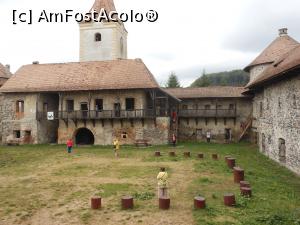 [P23] Castelul S&uuml;k&ouml;sd-Bethlen - &Icirc;n curtea interioară. » foto by iulianic
 - 
<span class="allrVoted glyphicon glyphicon-heart hidden" id="av1317607"></span>
<a class="m-l-10 hidden" id="sv1317607" onclick="voting_Foto_DelVot(,1317607,23427)" role="button">șterge vot <span class="glyphicon glyphicon-remove"></span></a>
<a id="v91317607" class=" c-red"  onclick="voting_Foto_SetVot(1317607)" role="button"><span class="glyphicon glyphicon-heart-empty"></span> <b>LIKE</b> = Votează poza</a> <img class="hidden"  id="f1317607W9" src="/imagini/loader.gif" border="0" /><span class="AjErrMes hidden" id="e1317607ErM"></span>