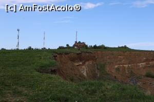 [P17] Complexul Geologic Racoș, Vulcanul Racoș, ce se mai vede din v&acirc;rful lui dar se văd antenele, punct de reper vizibil de departe și se vede zona lacului, ... mai exact &icirc;n st&acirc;nga antenelor este vulcanul &icirc;n dreapta este lacul » foto by mprofeanu
 - 
<span class="allrVoted glyphicon glyphicon-heart hidden" id="av1167764"></span>
<a class="m-l-10 hidden" id="sv1167764" onclick="voting_Foto_DelVot(,1167764,23427)" role="button">șterge vot <span class="glyphicon glyphicon-remove"></span></a>
<a id="v91167764" class=" c-red"  onclick="voting_Foto_SetVot(1167764)" role="button"><span class="glyphicon glyphicon-heart-empty"></span> <b>LIKE</b> = Votează poza</a> <img class="hidden"  id="f1167764W9" src="/imagini/loader.gif" border="0" /><span class="AjErrMes hidden" id="e1167764ErM"></span>