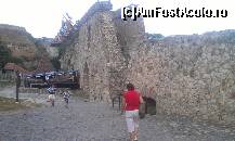 P11 [AUG-2013] Interior şi zid în Cetatea Eger. Eger, Ungaria. 