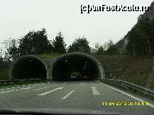 [P37] spre Elvetia, mai departe.Aici sunt 2 tunele in paralel.In fiecare tunel sunt 2 benzi pe un sens. » foto by adryana
 - 
<span class="allrVoted glyphicon glyphicon-heart hidden" id="av318016"></span>
<a class="m-l-10 hidden" id="sv318016" onclick="voting_Foto_DelVot(,318016,23568)" role="button">șterge vot <span class="glyphicon glyphicon-remove"></span></a>
<a id="v9318016" class=" c-red"  onclick="voting_Foto_SetVot(318016)" role="button"><span class="glyphicon glyphicon-heart-empty"></span> <b>LIKE</b> = Votează poza</a> <img class="hidden"  id="f318016W9" src="/imagini/loader.gif" border="0" /><span class="AjErrMes hidden" id="e318016ErM"></span>