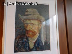 [P09] Dintr-un colţ al restaurantului, Van Gogh se asigură că totul decurge normal.  » foto by Safta Radu
 - 
<span class="allrVoted glyphicon glyphicon-heart hidden" id="av956318"></span>
<a class="m-l-10 hidden" id="sv956318" onclick="voting_Foto_DelVot(,956318,23607)" role="button">șterge vot <span class="glyphicon glyphicon-remove"></span></a>
<a id="v9956318" class=" c-red"  onclick="voting_Foto_SetVot(956318)" role="button"><span class="glyphicon glyphicon-heart-empty"></span> <b>LIKE</b> = Votează poza</a> <img class="hidden"  id="f956318W9" src="/imagini/loader.gif" border="0" /><span class="AjErrMes hidden" id="e956318ErM"></span>