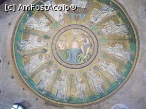 [P17] Bolta în mozaic a Baptisteriului Arian din Ravenna. Amplasarea Sf. Petru și Pavel, diferită de cea din Bapt. Neonian.  » foto by mihaelavoicu
 - 
<span class="allrVoted glyphicon glyphicon-heart hidden" id="av965367"></span>
<a class="m-l-10 hidden" id="sv965367" onclick="voting_Foto_DelVot(,965367,23676)" role="button">șterge vot <span class="glyphicon glyphicon-remove"></span></a>
<a id="v9965367" class=" c-red"  onclick="voting_Foto_SetVot(965367)" role="button"><span class="glyphicon glyphicon-heart-empty"></span> <b>LIKE</b> = Votează poza</a> <img class="hidden"  id="f965367W9" src="/imagini/loader.gif" border="0" /><span class="AjErrMes hidden" id="e965367ErM"></span>