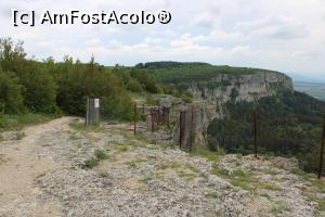 [P40] Madara, Rezervația istorico-arheologică națională, Platoul Madara, Gard de protecție în apropierea potecii ce duce spre Cetatea Madara » foto by mprofeanu
 - 
<span class="allrVoted glyphicon glyphicon-heart hidden" id="av1247882"></span>
<a class="m-l-10 hidden" id="sv1247882" onclick="voting_Foto_DelVot(,1247882,23784)" role="button">șterge vot <span class="glyphicon glyphicon-remove"></span></a>
<a id="v91247882" class=" c-red"  onclick="voting_Foto_SetVot(1247882)" role="button"><span class="glyphicon glyphicon-heart-empty"></span> <b>LIKE</b> = Votează poza</a> <img class="hidden"  id="f1247882W9" src="/imagini/loader.gif" border="0" /><span class="AjErrMes hidden" id="e1247882ErM"></span>