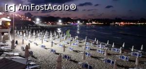 P13 [AUG-2020] Sozopol, plaja centrală seara cu şezlongurile şi umbrelele strânse