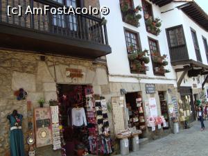 [P10] Santillana del Mar, aproape de Comillas.  » foto by mireille
 - 
<span class="allrVoted glyphicon glyphicon-heart hidden" id="av971833"></span>
<a class="m-l-10 hidden" id="sv971833" onclick="voting_Foto_DelVot(,971833,23798)" role="button">șterge vot <span class="glyphicon glyphicon-remove"></span></a>
<a id="v9971833" class=" c-red"  onclick="voting_Foto_SetVot(971833)" role="button"><span class="glyphicon glyphicon-heart-empty"></span> <b>LIKE</b> = Votează poza</a> <img class="hidden"  id="f971833W9" src="/imagini/loader.gif" border="0" /><span class="AjErrMes hidden" id="e971833ErM"></span>