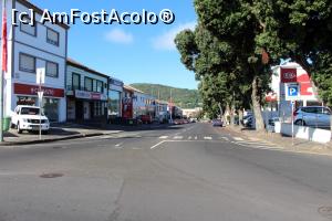 [P20] Angra do Heroismo, Avenida Infante D. Henrique, se vede în plan secund Monte Brasil și se coboară ușor spre port și ocean » foto by mprofeanu
 - 
<span class="allrVoted glyphicon glyphicon-heart hidden" id="av982646"></span>
<a class="m-l-10 hidden" id="sv982646" onclick="voting_Foto_DelVot(,982646,23929)" role="button">șterge vot <span class="glyphicon glyphicon-remove"></span></a>
<a id="v9982646" class=" c-red"  onclick="voting_Foto_SetVot(982646)" role="button"><span class="glyphicon glyphicon-heart-empty"></span> <b>LIKE</b> = Votează poza</a> <img class="hidden"  id="f982646W9" src="/imagini/loader.gif" border="0" /><span class="AjErrMes hidden" id="e982646ErM"></span>