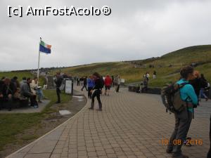 [P03] Cliffs of Moher - De la Centrul de primire a vizitatorilor, aleea care duce la țărm.  » foto by iulianic
 - 
<span class="allrVoted glyphicon glyphicon-heart hidden" id="av805554"></span>
<a class="m-l-10 hidden" id="sv805554" onclick="voting_Foto_DelVot(,805554,23932)" role="button">șterge vot <span class="glyphicon glyphicon-remove"></span></a>
<a id="v9805554" class=" c-red"  onclick="voting_Foto_SetVot(805554)" role="button"><span class="glyphicon glyphicon-heart-empty"></span> <b>LIKE</b> = Votează poza</a> <img class="hidden"  id="f805554W9" src="/imagini/loader.gif" border="0" /><span class="AjErrMes hidden" id="e805554ErM"></span>