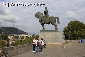 [P28] Georgia, Tbilisi, Statuia ecvestră a Regelui Wachtang I. Gorgassali de lângă Biserica Metekhi, a Sf. Fecioare » foto by mprofeanu
 - 
<span class="allrVoted glyphicon glyphicon-heart hidden" id="av1149627"></span>
<a class="m-l-10 hidden" id="sv1149627" onclick="voting_Foto_DelVot(,1149627,24087)" role="button">șterge vot <span class="glyphicon glyphicon-remove"></span></a>
<a id="v91149627" class=" c-red"  onclick="voting_Foto_SetVot(1149627)" role="button"><span class="glyphicon glyphicon-heart-empty"></span> <b>LIKE</b> = Votează poza</a> <img class="hidden"  id="f1149627W9" src="/imagini/loader.gif" border="0" /><span class="AjErrMes hidden" id="e1149627ErM"></span>