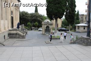 [P56] Tbilisi, Tbilisi, Biserica Sf. Gheorghe Kashueti, Curtea cu tinerii însurăței, ginerele era în adidași, fain!!!  » foto by mprofeanu
 - 
<span class="allrVoted glyphicon glyphicon-heart hidden" id="av1152097"></span>
<a class="m-l-10 hidden" id="sv1152097" onclick="voting_Foto_DelVot(,1152097,24087)" role="button">șterge vot <span class="glyphicon glyphicon-remove"></span></a>
<a id="v91152097" class=" c-red"  onclick="voting_Foto_SetVot(1152097)" role="button"><span class="glyphicon glyphicon-heart-empty"></span> <b>LIKE</b> = Votează poza</a> <img class="hidden"  id="f1152097W9" src="/imagini/loader.gif" border="0" /><span class="AjErrMes hidden" id="e1152097ErM"></span>