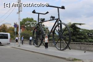 [P68] Tbilisi, Marele monument al bicicletei aproape de Piața Revoluției Trandafirilor, Am Fost Acolo...  » foto by mprofeanu
 - 
<span class="allrVoted glyphicon glyphicon-heart hidden" id="av1152109"></span>
<a class="m-l-10 hidden" id="sv1152109" onclick="voting_Foto_DelVot(,1152109,24087)" role="button">șterge vot <span class="glyphicon glyphicon-remove"></span></a>
<a id="v91152109" class=" c-red"  onclick="voting_Foto_SetVot(1152109)" role="button"><span class="glyphicon glyphicon-heart-empty"></span> <b>LIKE</b> = Votează poza</a> <img class="hidden"  id="f1152109W9" src="/imagini/loader.gif" border="0" /><span class="AjErrMes hidden" id="e1152109ErM"></span>