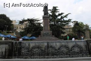 [P70] Tbilisi, Monumentul lui Shota Rustaveli, o statuie din marmură a poetului național georgian și frumoasa fântână...  » foto by mprofeanu
 - 
<span class="allrVoted glyphicon glyphicon-heart hidden" id="av1152111"></span>
<a class="m-l-10 hidden" id="sv1152111" onclick="voting_Foto_DelVot(,1152111,24087)" role="button">șterge vot <span class="glyphicon glyphicon-remove"></span></a>
<a id="v91152111" class=" c-red"  onclick="voting_Foto_SetVot(1152111)" role="button"><span class="glyphicon glyphicon-heart-empty"></span> <b>LIKE</b> = Votează poza</a> <img class="hidden"  id="f1152111W9" src="/imagini/loader.gif" border="0" /><span class="AjErrMes hidden" id="e1152111ErM"></span>