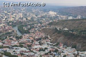 [P43] Tbilisi văzut de pe Platforma de lângă Restaurantul Funicular de pe Muntele Mtatsminda, Râul Kura, în dreapta pe munte se vede Cetatea Narikala, ce sus suntem...  » foto by mprofeanu
 - 
<span class="allrVoted glyphicon glyphicon-heart hidden" id="av1152562"></span>
<a class="m-l-10 hidden" id="sv1152562" onclick="voting_Foto_DelVot(,1152562,24087)" role="button">șterge vot <span class="glyphicon glyphicon-remove"></span></a>
<a id="v91152562" class=" c-red"  onclick="voting_Foto_SetVot(1152562)" role="button"><span class="glyphicon glyphicon-heart-empty"></span> <b>LIKE</b> = Votează poza</a> <img class="hidden"  id="f1152562W9" src="/imagini/loader.gif" border="0" /><span class="AjErrMes hidden" id="e1152562ErM"></span>