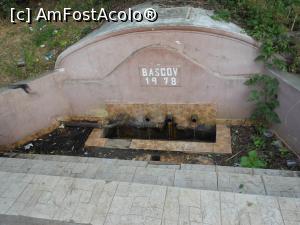 [P11] Calafat - O masă la Popas turistic Bașcov. Cișmeaua cu broaște și apă rece.  » foto by iulianic
 - 
<span class="allrVoted glyphicon glyphicon-heart hidden" id="av1091920"></span>
<a class="m-l-10 hidden" id="sv1091920" onclick="voting_Foto_DelVot(,1091920,24233)" role="button">șterge vot <span class="glyphicon glyphicon-remove"></span></a>
<a id="v91091920" class=" c-red"  onclick="voting_Foto_SetVot(1091920)" role="button"><span class="glyphicon glyphicon-heart-empty"></span> <b>LIKE</b> = Votează poza</a> <img class="hidden"  id="f1091920W9" src="/imagini/loader.gif" border="0" /><span class="AjErrMes hidden" id="e1091920ErM"></span>