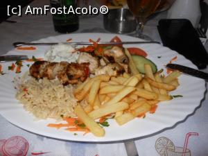 [P05] Ntinos - Tavernă în orașul vechi. Souvlaki de pui cu garnitură de cartofi prăjiți, orez, legume și tzatziki.  » foto by iulianic
 - 
<span class="allrVoted glyphicon glyphicon-heart hidden" id="av1018479"></span>
<a class="m-l-10 hidden" id="sv1018479" onclick="voting_Foto_DelVot(,1018479,24292)" role="button">șterge vot <span class="glyphicon glyphicon-remove"></span></a>
<a id="v91018479" class=" c-red"  onclick="voting_Foto_SetVot(1018479)" role="button"><span class="glyphicon glyphicon-heart-empty"></span> <b>LIKE</b> = Votează poza</a> <img class="hidden"  id="f1018479W9" src="/imagini/loader.gif" border="0" /><span class="AjErrMes hidden" id="e1018479ErM"></span>