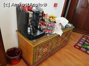 [P13] Coltul cu bunatati de la receptie » foto by DOINITA
 - 
<span class="allrVoted glyphicon glyphicon-heart hidden" id="av1019157"></span>
<a class="m-l-10 hidden" id="sv1019157" onclick="voting_Foto_DelVot(,1019157,24444)" role="button">șterge vot <span class="glyphicon glyphicon-remove"></span></a>
<a id="v91019157" class=" c-red"  onclick="voting_Foto_SetVot(1019157)" role="button"><span class="glyphicon glyphicon-heart-empty"></span> <b>LIKE</b> = Votează poza</a> <img class="hidden"  id="f1019157W9" src="/imagini/loader.gif" border="0" /><span class="AjErrMes hidden" id="e1019157ErM"></span>