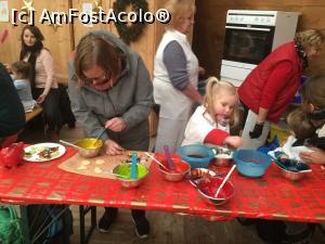 [P27] Pullman City - Nu stii cine e mai pasionat, mami sau fetita :)  » foto by mishu
 - 
<span class="allrVoted glyphicon glyphicon-heart hidden" id="av1032834"></span>
<a class="m-l-10 hidden" id="sv1032834" onclick="voting_Foto_DelVot(,1032834,24602)" role="button">șterge vot <span class="glyphicon glyphicon-remove"></span></a>
<a id="v91032834" class=" c-red"  onclick="voting_Foto_SetVot(1032834)" role="button"><span class="glyphicon glyphicon-heart-empty"></span> <b>LIKE</b> = Votează poza</a> <img class="hidden"  id="f1032834W9" src="/imagini/loader.gif" border="0" /><span class="AjErrMes hidden" id="e1032834ErM"></span>