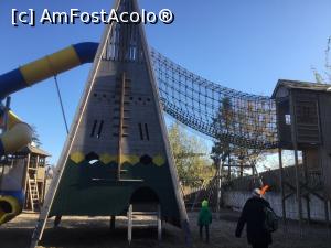 [P09] Pullman City - Loc de joaca pentru copii si o bunicuta ce si-a pus deja o pana de indian in par » foto by mishu
 - 
<span class="allrVoted glyphicon glyphicon-heart hidden" id="av1032803"></span>
<a class="m-l-10 hidden" id="sv1032803" onclick="voting_Foto_DelVot(,1032803,24602)" role="button">șterge vot <span class="glyphicon glyphicon-remove"></span></a>
<a id="v91032803" class=" c-red"  onclick="voting_Foto_SetVot(1032803)" role="button"><span class="glyphicon glyphicon-heart-empty"></span> <b>LIKE</b> = Votează poza</a> <img class="hidden"  id="f1032803W9" src="/imagini/loader.gif" border="0" /><span class="AjErrMes hidden" id="e1032803ErM"></span>