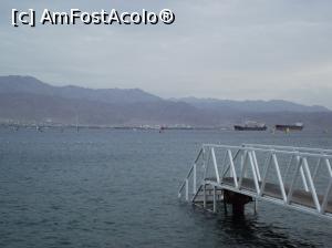 [P23] Ponton la plajă. În zare se observă munţii Iordaniei şi oraşul Aqaba » foto by irinad
 - 
<span class="allrVoted glyphicon glyphicon-heart hidden" id="av1036123"></span>
<a class="m-l-10 hidden" id="sv1036123" onclick="voting_Foto_DelVot(,1036123,24635)" role="button">șterge vot <span class="glyphicon glyphicon-remove"></span></a>
<a id="v91036123" class=" c-red"  onclick="voting_Foto_SetVot(1036123)" role="button"><span class="glyphicon glyphicon-heart-empty"></span> <b>LIKE</b> = Votează poza</a> <img class="hidden"  id="f1036123W9" src="/imagini/loader.gif" border="0" /><span class="AjErrMes hidden" id="e1036123ErM"></span>