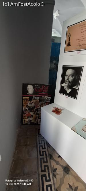 [P80] Expoziție de fotografie dedicată actorului Raff Vallone » foto by irinad
 - 
<span class="allrVoted glyphicon glyphicon-heart hidden" id="av1523168"></span>
<a class="m-l-10 hidden" id="sv1523168" onclick="voting_Foto_DelVot(,1523168,24664)" role="button">șterge vot <span class="glyphicon glyphicon-remove"></span></a>
<a id="v91523168" class=" c-red"  onclick="voting_Foto_SetVot(1523168)" role="button"><span class="glyphicon glyphicon-heart-empty"></span> <b>LIKE</b> = Votează poza</a> <img class="hidden"  id="f1523168W9" src="/imagini/loader.gif" border="0" /><span class="AjErrMes hidden" id="e1523168ErM"></span>