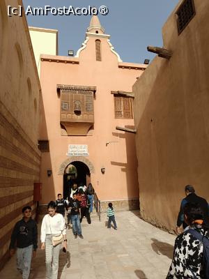 [P22] Cairo, Cartierul Copt, Biserica Sf. Maria Veche (Vasul cu Busuioc, Kasreyet Elrehan), Intrarea din Curtea ei interioară comună cu Biserica Sf. Maria Nouă » foto by mprofeanu
 - 
<span class="allrVoted glyphicon glyphicon-heart hidden" id="av1532081"></span>
<a class="m-l-10 hidden" id="sv1532081" onclick="voting_Foto_DelVot(,1532081,24800)" role="button">șterge vot <span class="glyphicon glyphicon-remove"></span></a>
<a id="v91532081" class=" c-red"  onclick="voting_Foto_SetVot(1532081)" role="button"><span class="glyphicon glyphicon-heart-empty"></span> <b>LIKE</b> = Votează poza</a> <img class="hidden"  id="f1532081W9" src="/imagini/loader.gif" border="0" /><span class="AjErrMes hidden" id="e1532081ErM"></span>